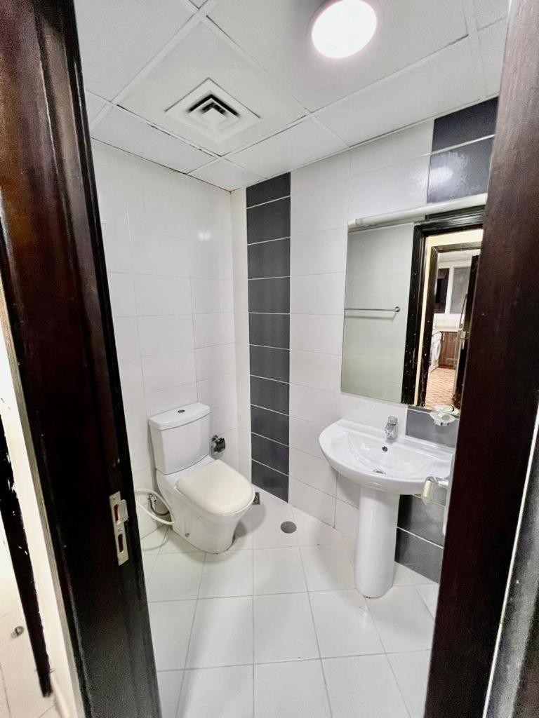 Séjour chez l'habitant Small Private Partition In Al Barsha 1 Near Metro Dubaï