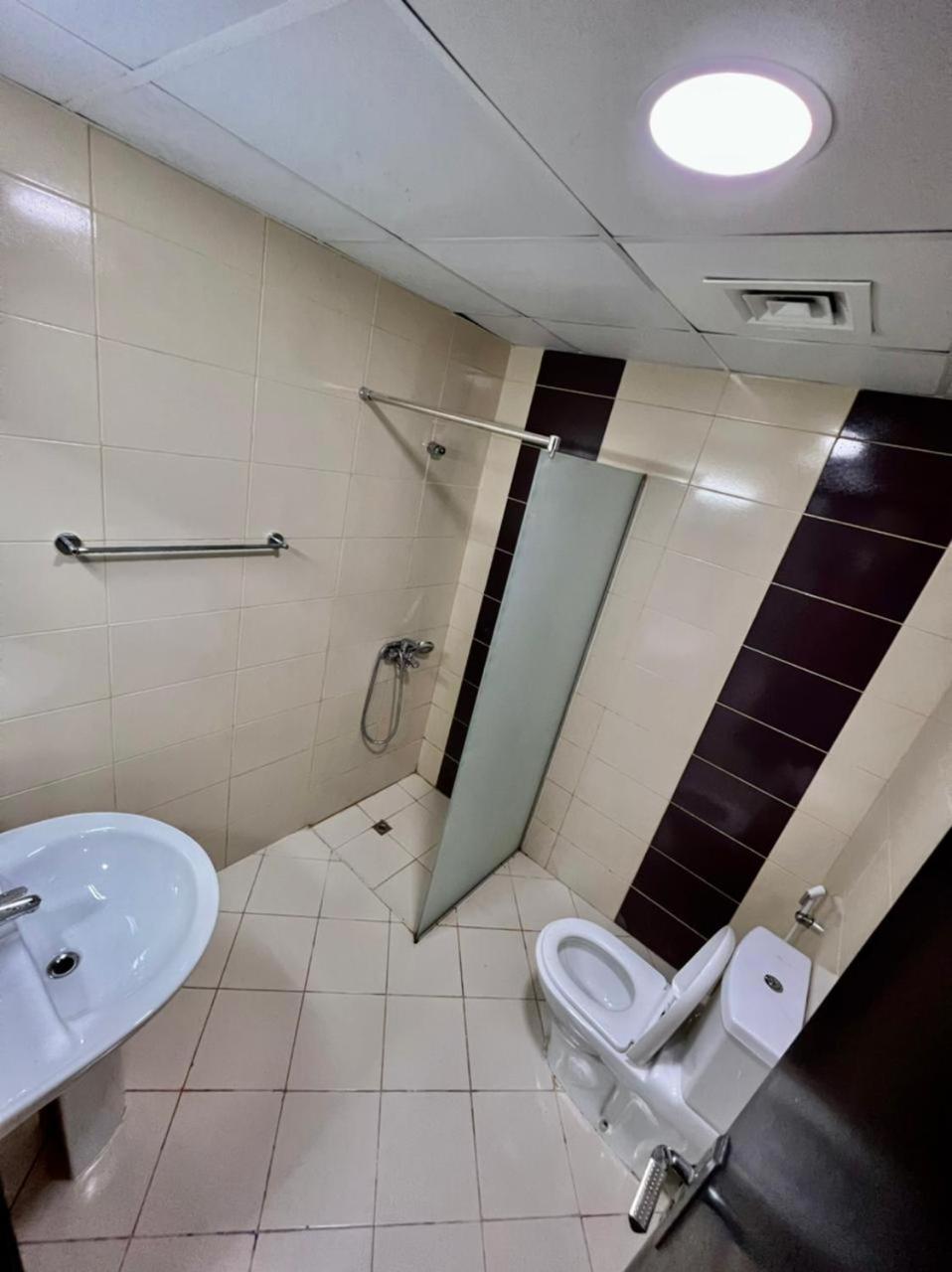 Small Private Partition In Al Barsha 1 Near Metro Séjour chez l'habitant Dubaï
